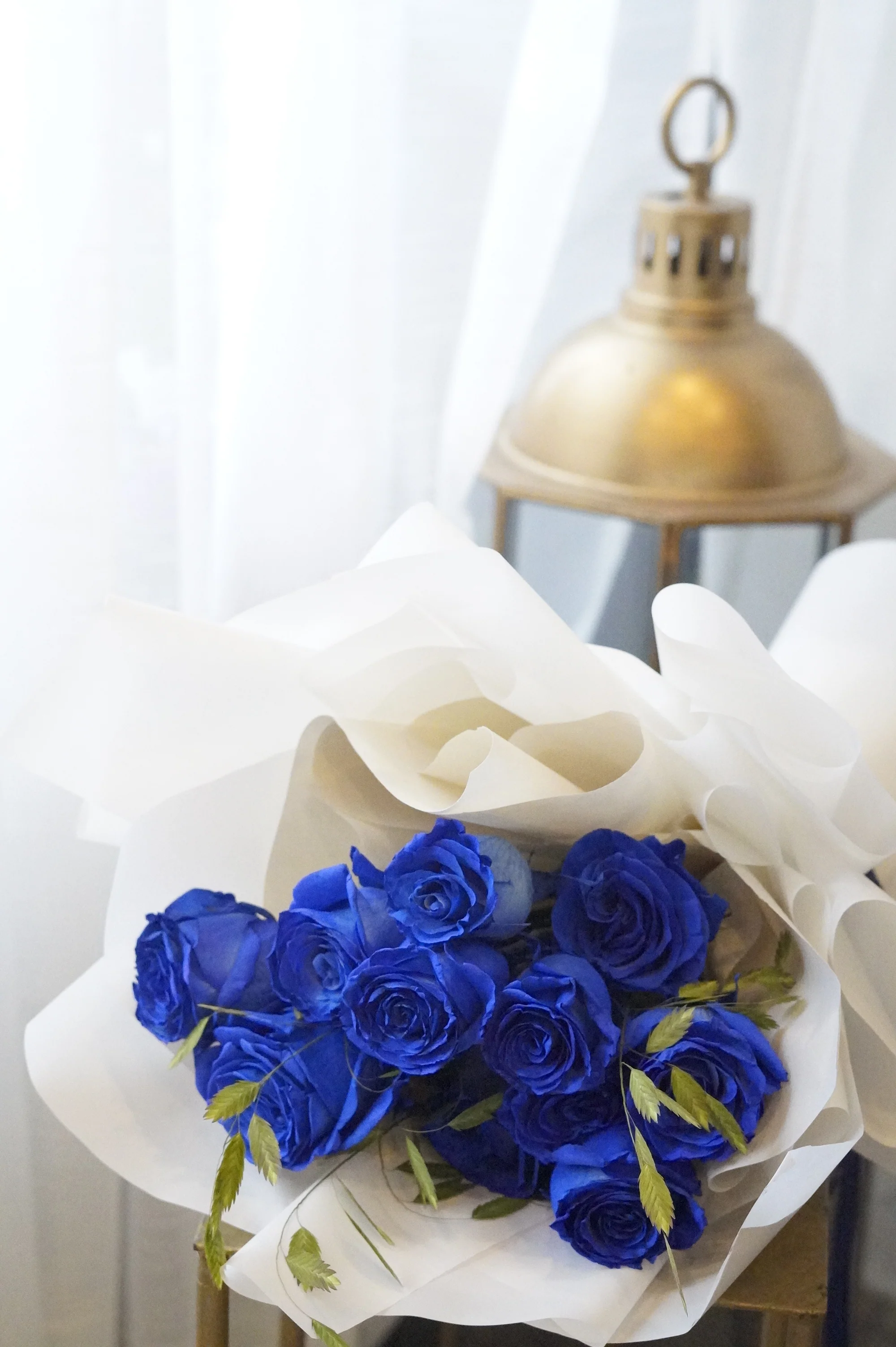 Classic Blue Rose Dozen Bouquet - Image 3