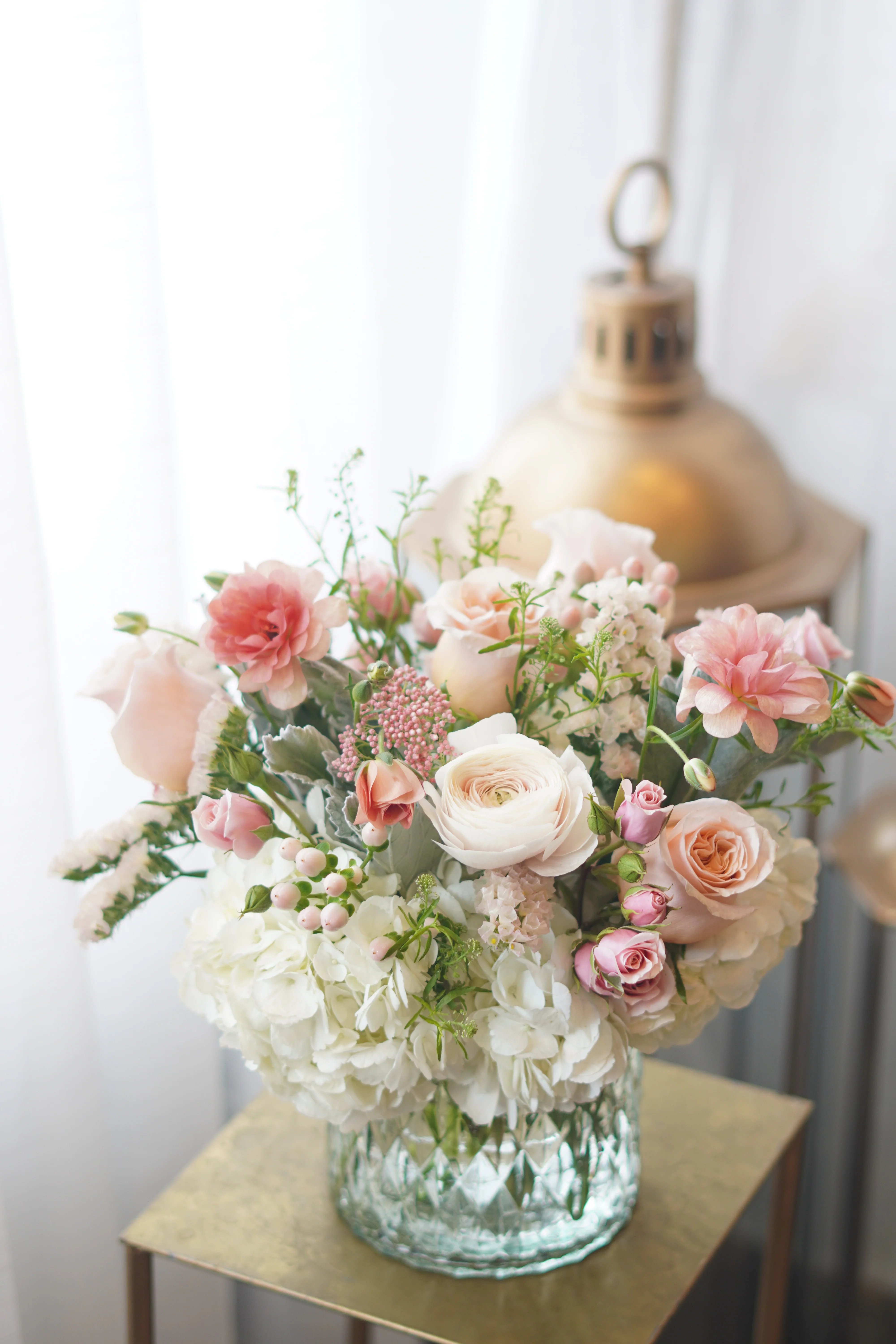 White & Peach Arrangement - Image 5